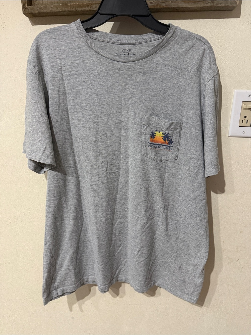 Vineyard Vines Light Gray Short-Sleeve Pocket Tee with Sunset Graphic